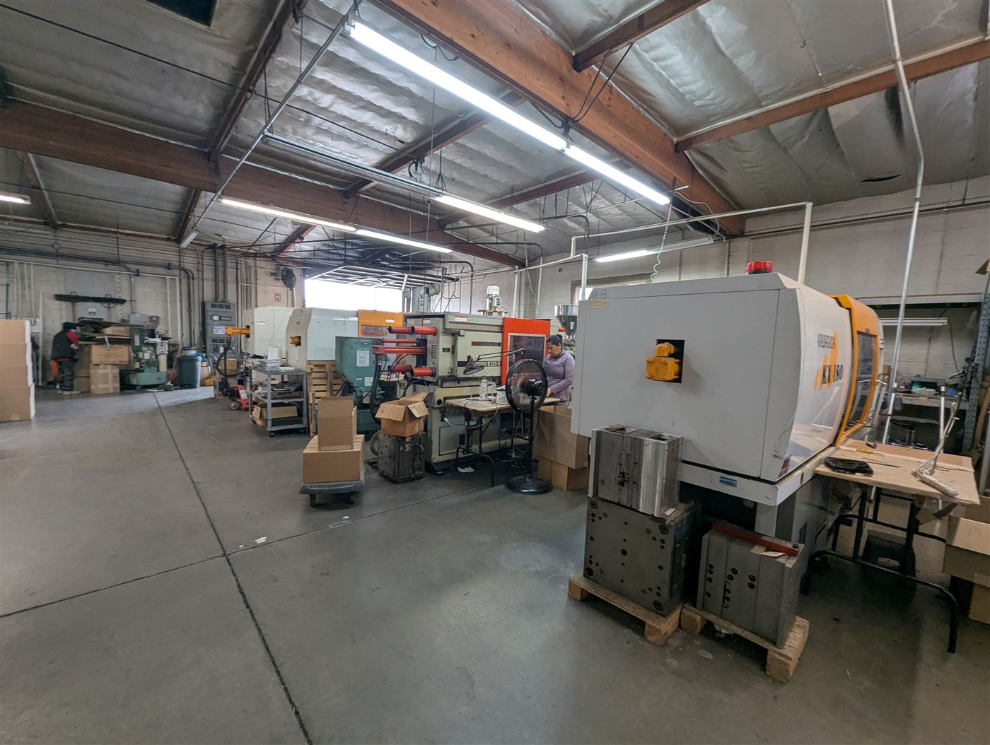 Tera Engineering injection molding shop floor
